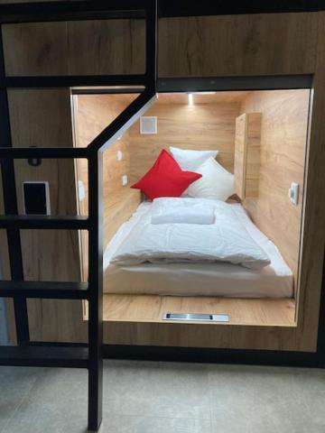 Capsule Hostel Zizkov Tower Прага Екстериор снимка