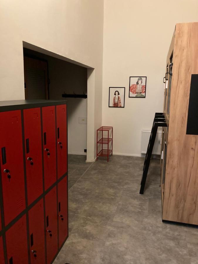Capsule Hostel Zizkov Tower Прага Екстериор снимка