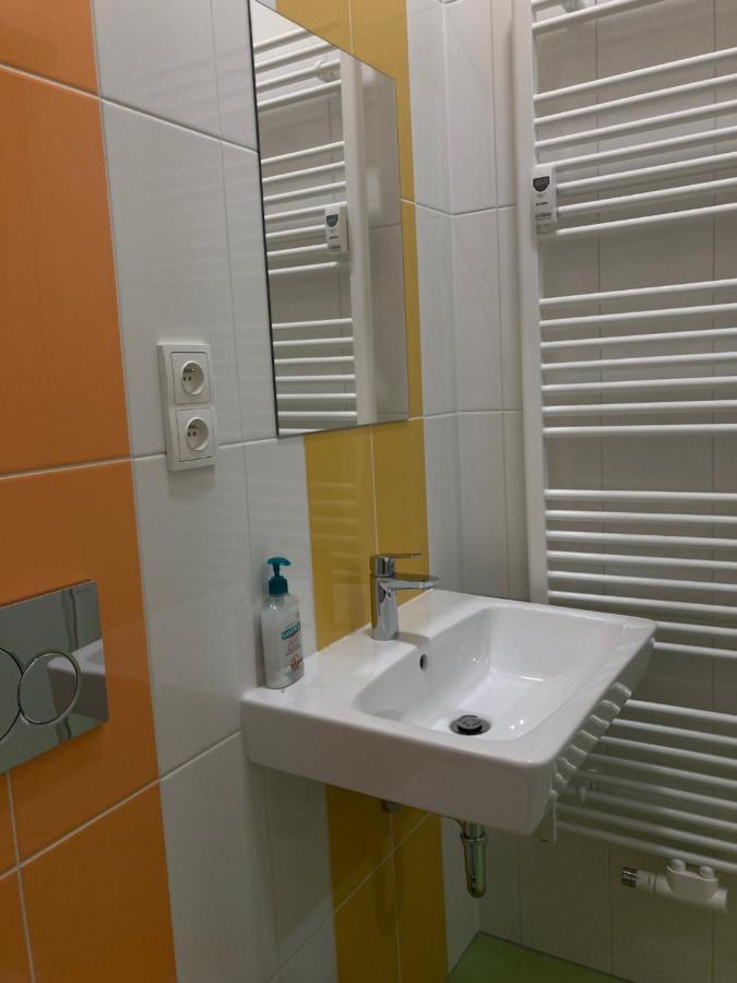 Capsule Hostel Zizkov Tower Прага Екстериор снимка